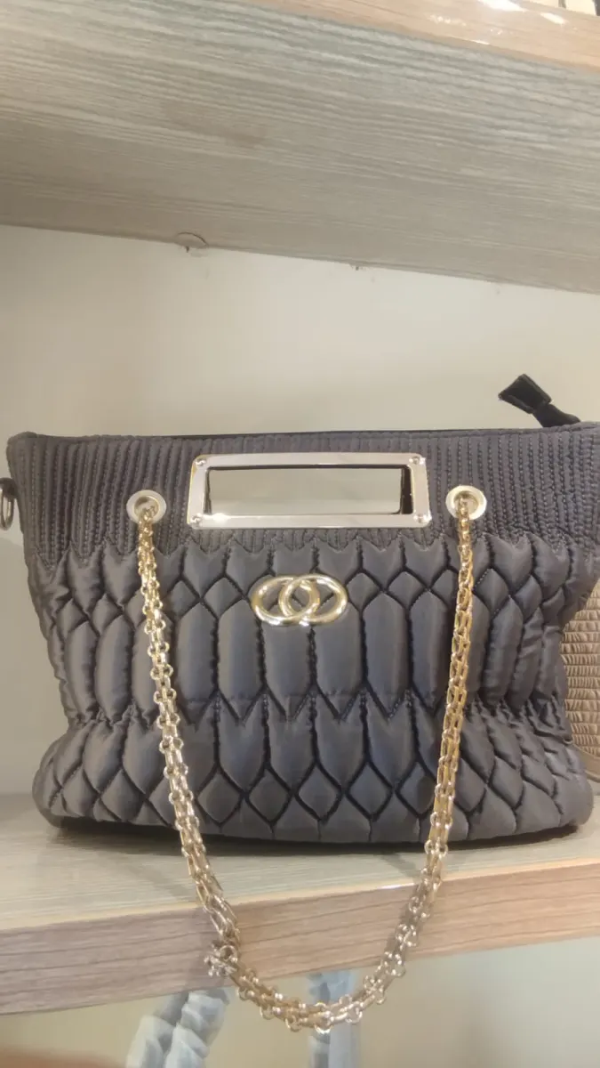 Mettalichandlechain bag